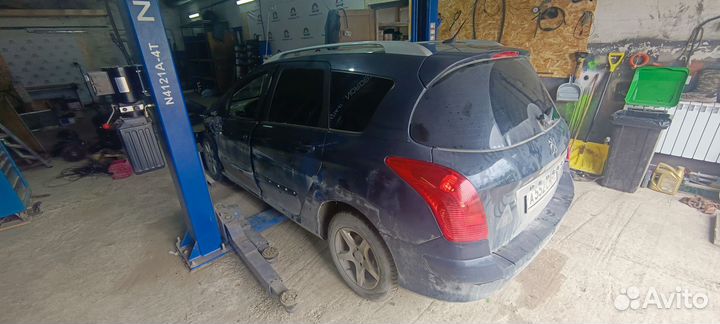В разборе Peugeot 308