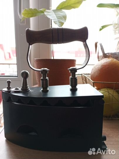 Утюг чугунный старинный