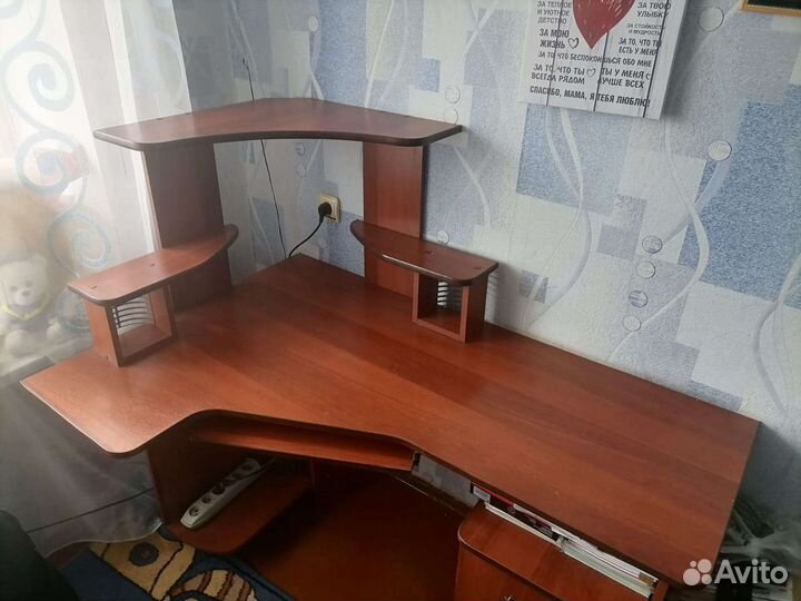 Компьютерный стол