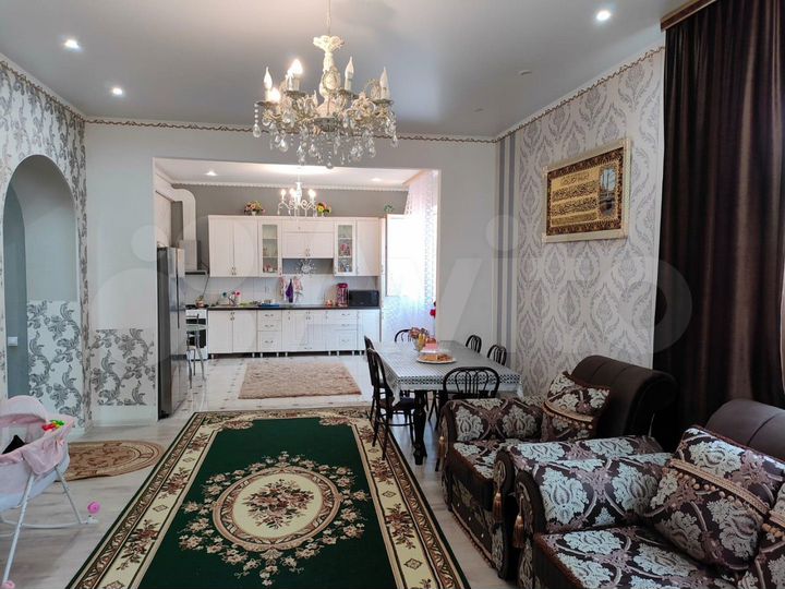 Коттедж 185 м² на участке 3 сот.