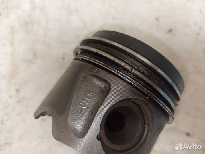 Поршень с шатуном Мерседес