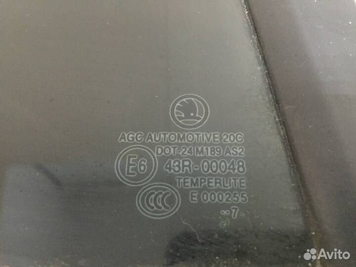 Стекло двери задней правой форточка Skoda Octavia