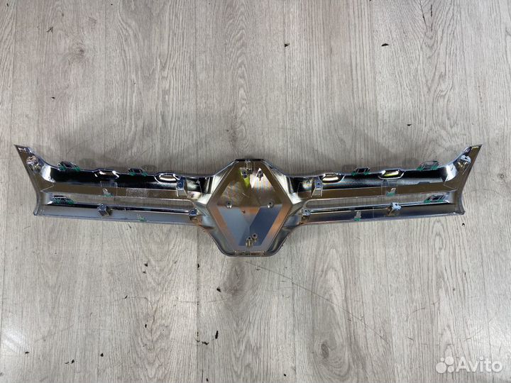 Решетка радиатора Renault duster