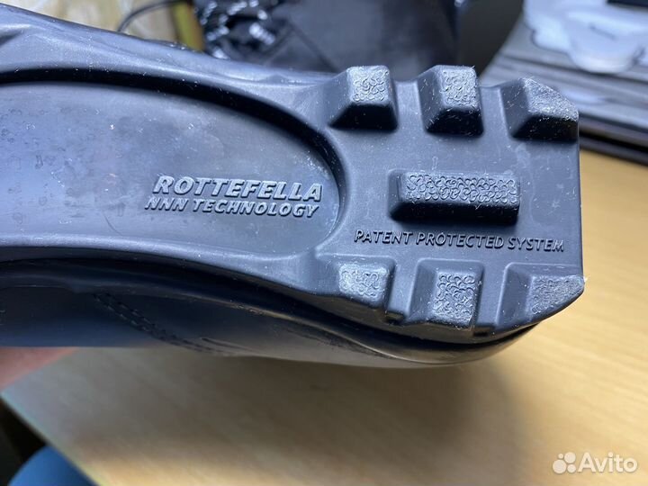 Лыжные ботинки