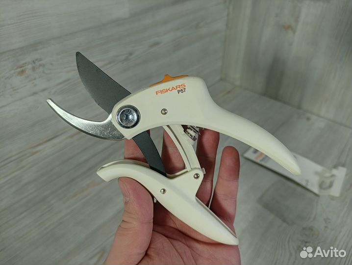 Плоскостной секатор Fiskars PowerLever P57 1026916