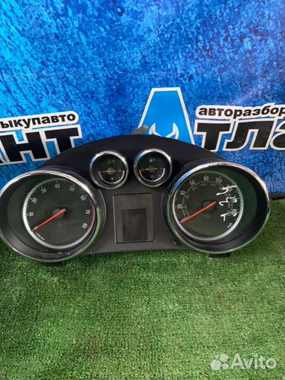 Панель приборов Opel Astra J A14XER 2011
