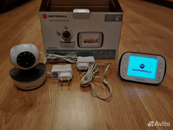 Цифрoвaя бecпpоводная видеоняня Motorolа мвp43