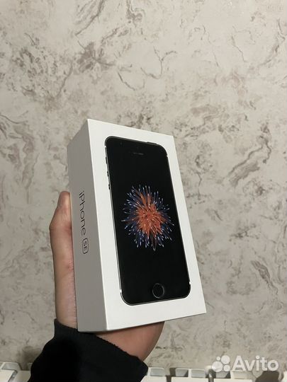 Коробка от iPhone se