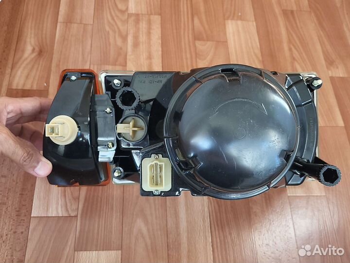 Оригинальные фара передние левый