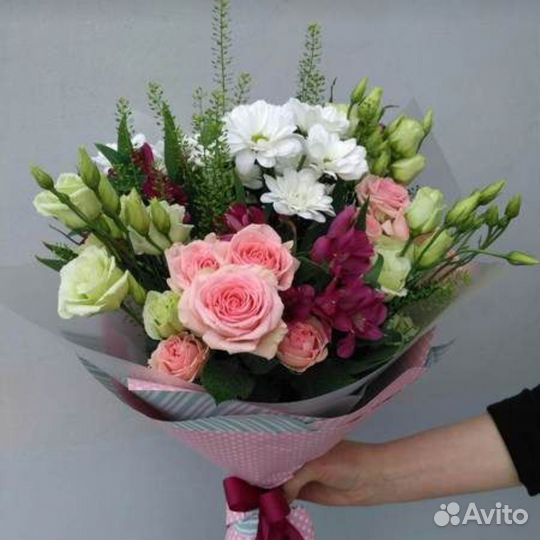 Букет цветов из роз, эустомы, хризантемы