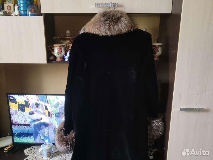 Шуба мутоновая с чернобуркой