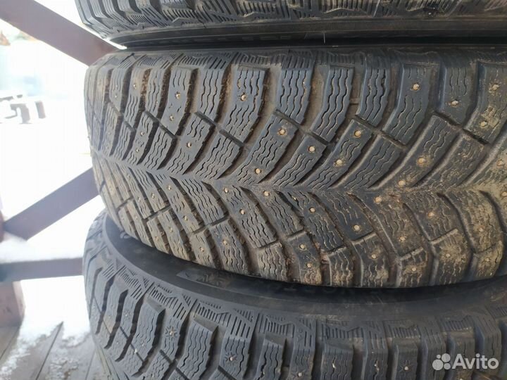 Продам колеса Michelin X-Ice North 4 215/65 R16