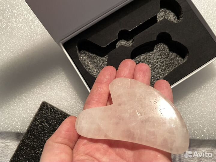 Скребок гуаша и ролик для лица