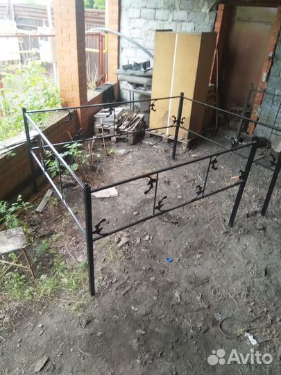 Оградка металлическая