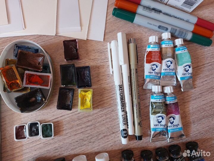 Художественные материалы: маркеры, акварель, тушь