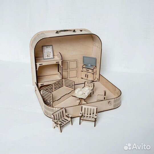 Домик чемодан для кукол до 10 см