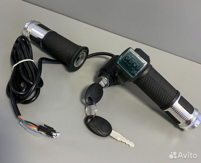 Ручка газа с грипсой и вольтметром 36-48v