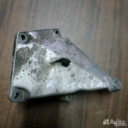 Кронштейн двигателя Audi A6 C5