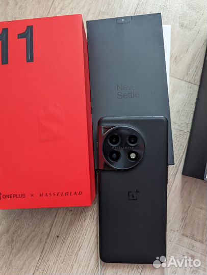 OnePlus 11, 8/128 ГБ