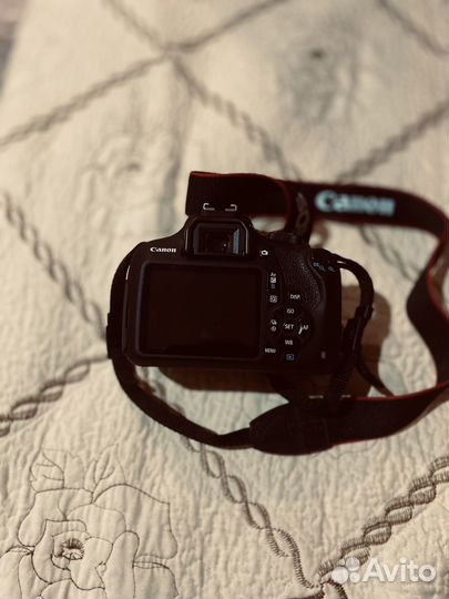 Зеркальный фотоаппарат canon 1200D