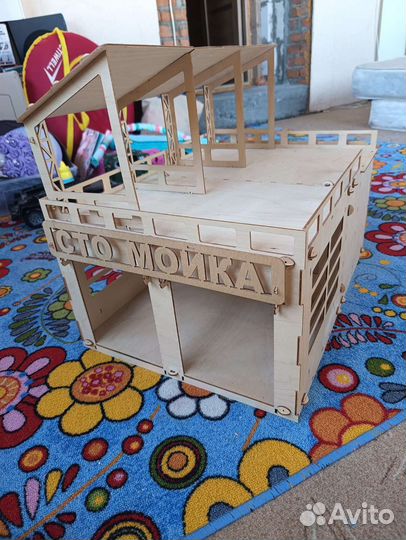 Деревянная парковка для машинок