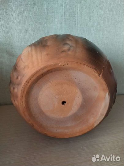 Глиняный горшок для цветов