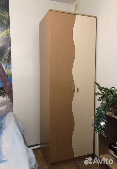 Шкаф гардеробный. школьный уголок