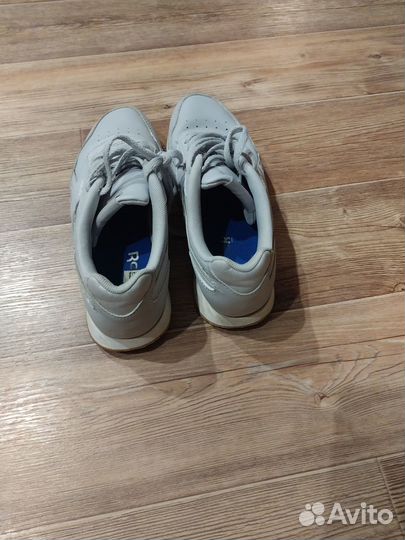 Кроссовки женские