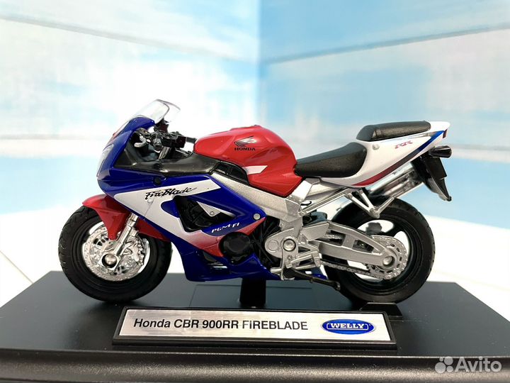 Модель мотоцикла Honda CBR-900 Fireblade 1:18