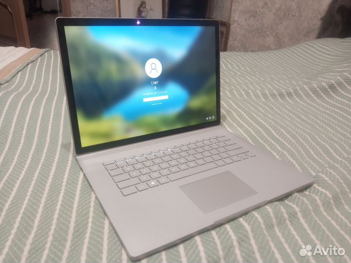 Microsoft surface book 2 GTX 1060