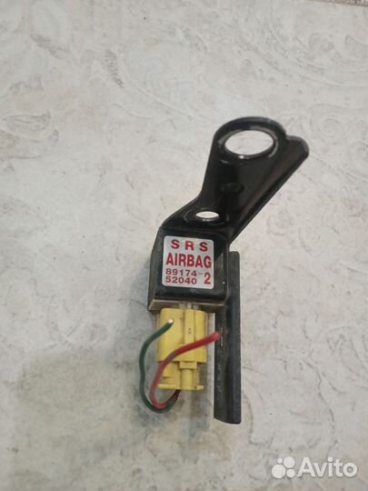 Датчик airbag левый на toyota 89174-52040