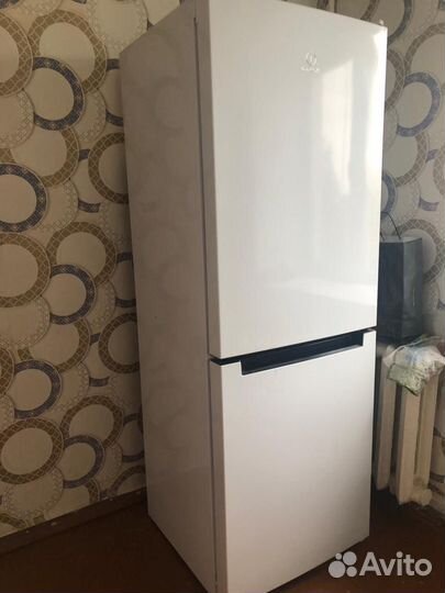 Холодильник Indesit