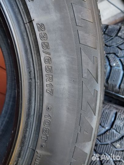 Bridgestone Blizzak Spike-01 235/65 R17 T