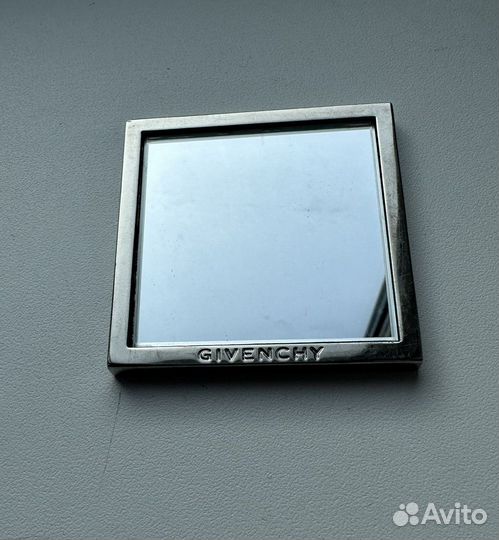 Givenchy компактное зеркало