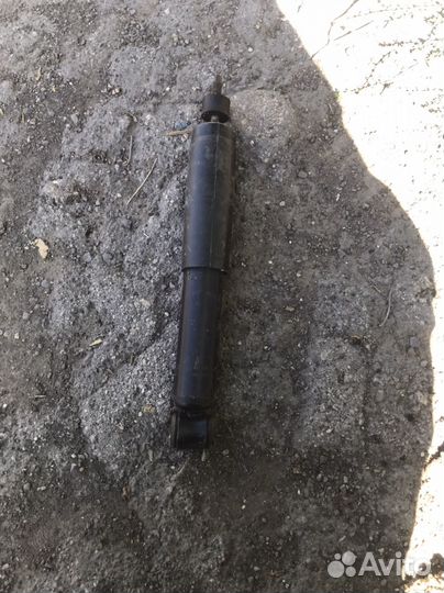 Задний амортизатор волга