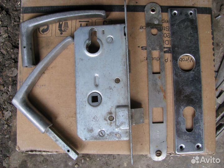 Дверные замки петли ручки фурнитура