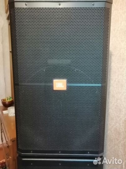 JBL SRX715