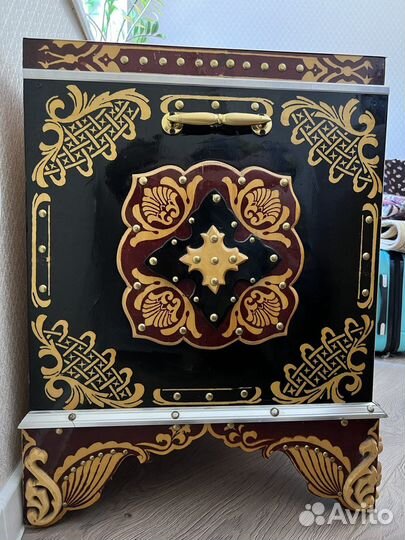 Сундук деревянный