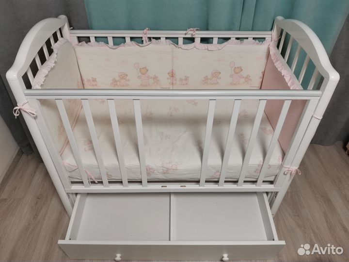 Детская кровать-маятник с ящиком из массива березы