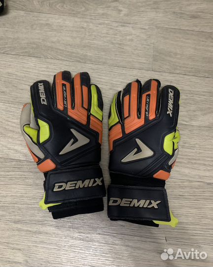 Вратарские перчатки demix