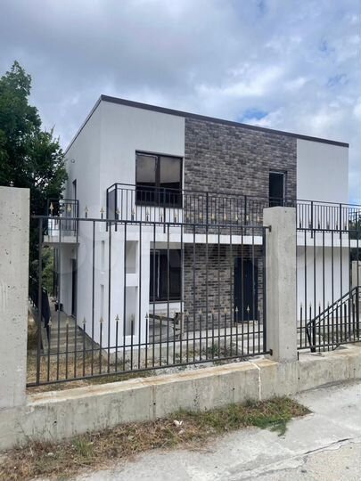 Дом 253,1 м² на участке 7,2 сот.