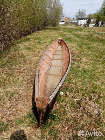 Лодка деревянная