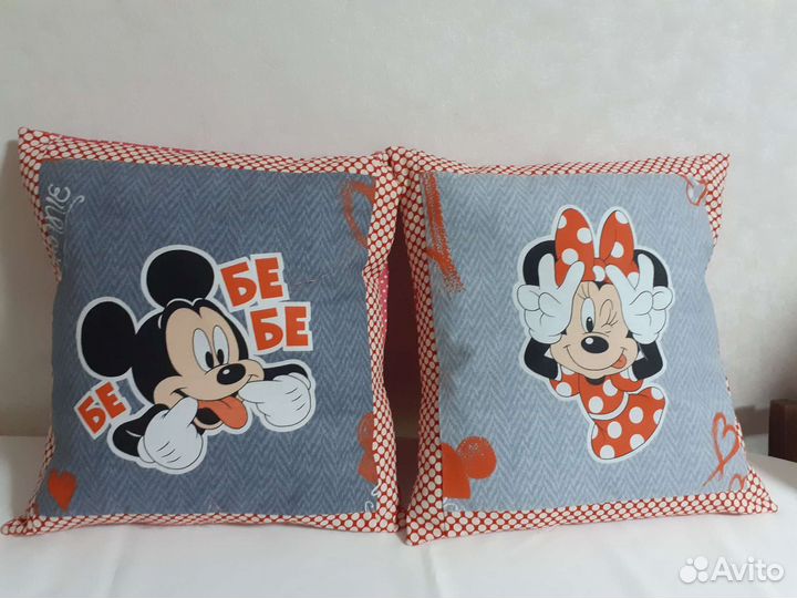 Подушки Микки и Минни Маус