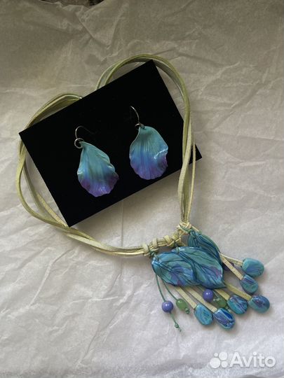 Серьги и ожерелье