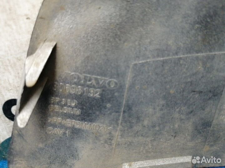 Заглушка буксир крюка заднего бампера 30698132