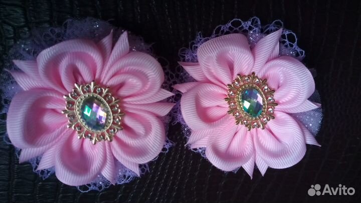 Бантики, резиночки, заколочки на волосы девочке