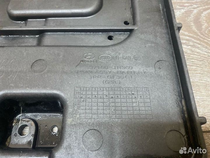 Подставка под аккумулятор Kia Rio QB седан G4FA