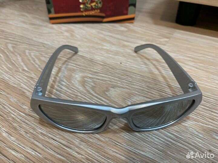 Очки солнечные