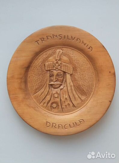 Деревянная тарелка Дракула
