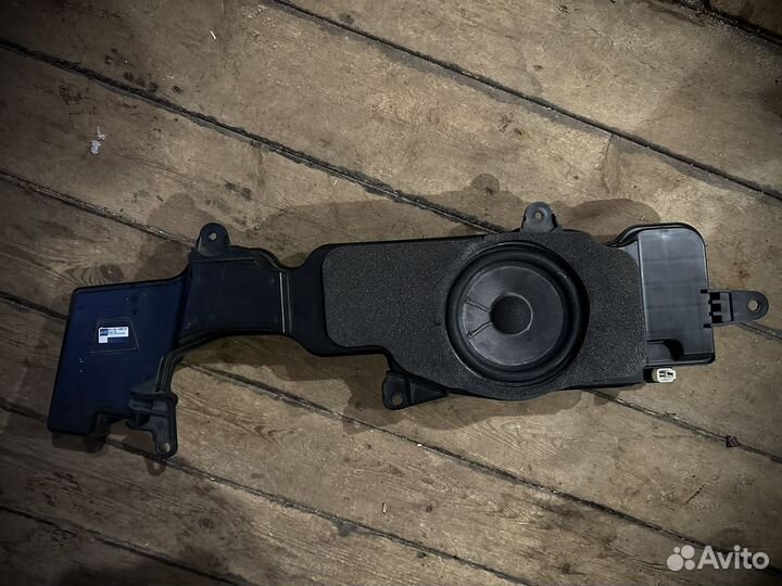 Штатный сабвуфер Lexus LX